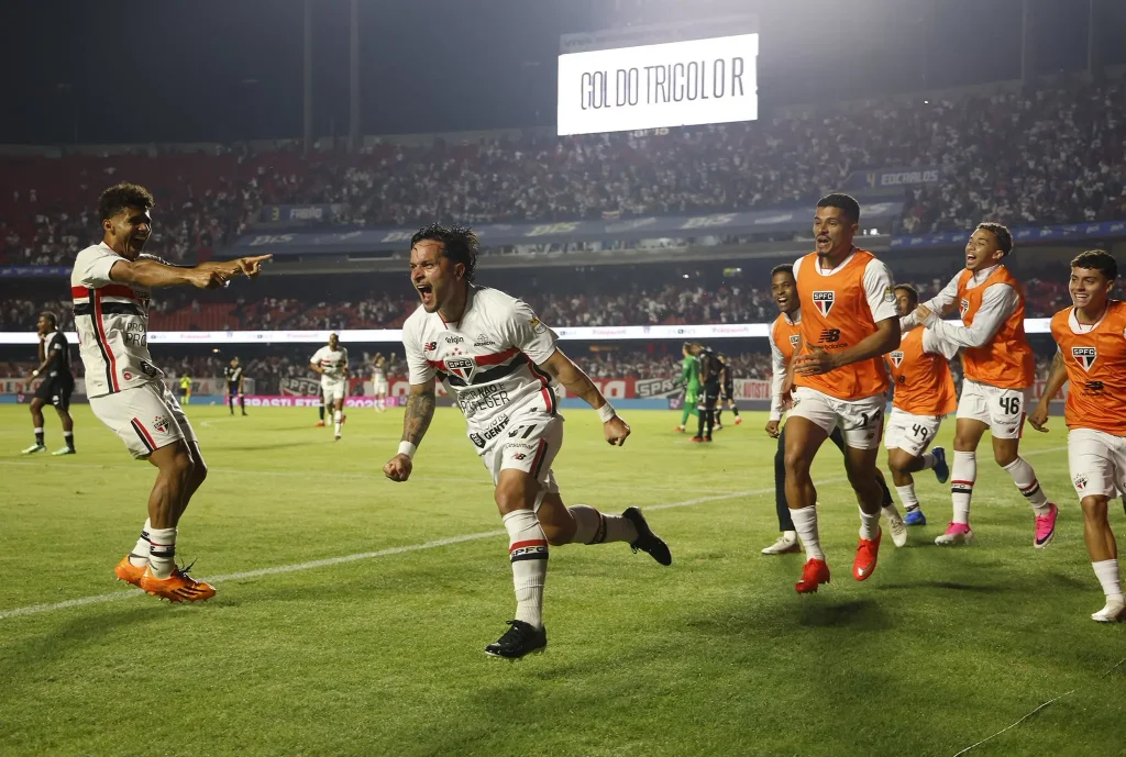 São Paulo cresce com Lucas, vence e mantém Vasco perto do Z4 do Brasileiro