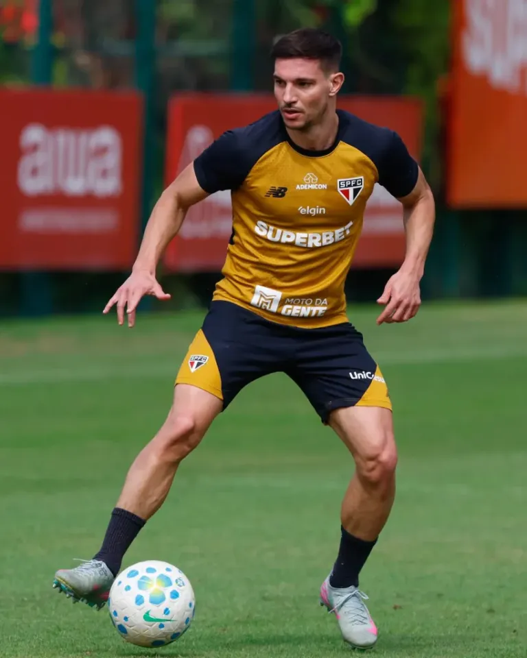 São Paulo vive impasse com situações de Cédric Soares e Enzo Díaz